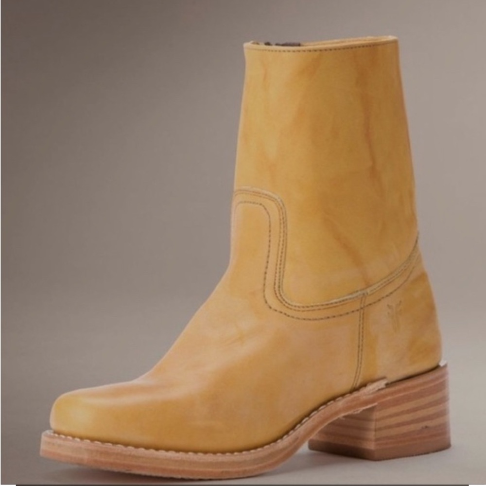 Frye banana campus shorties -Rare!